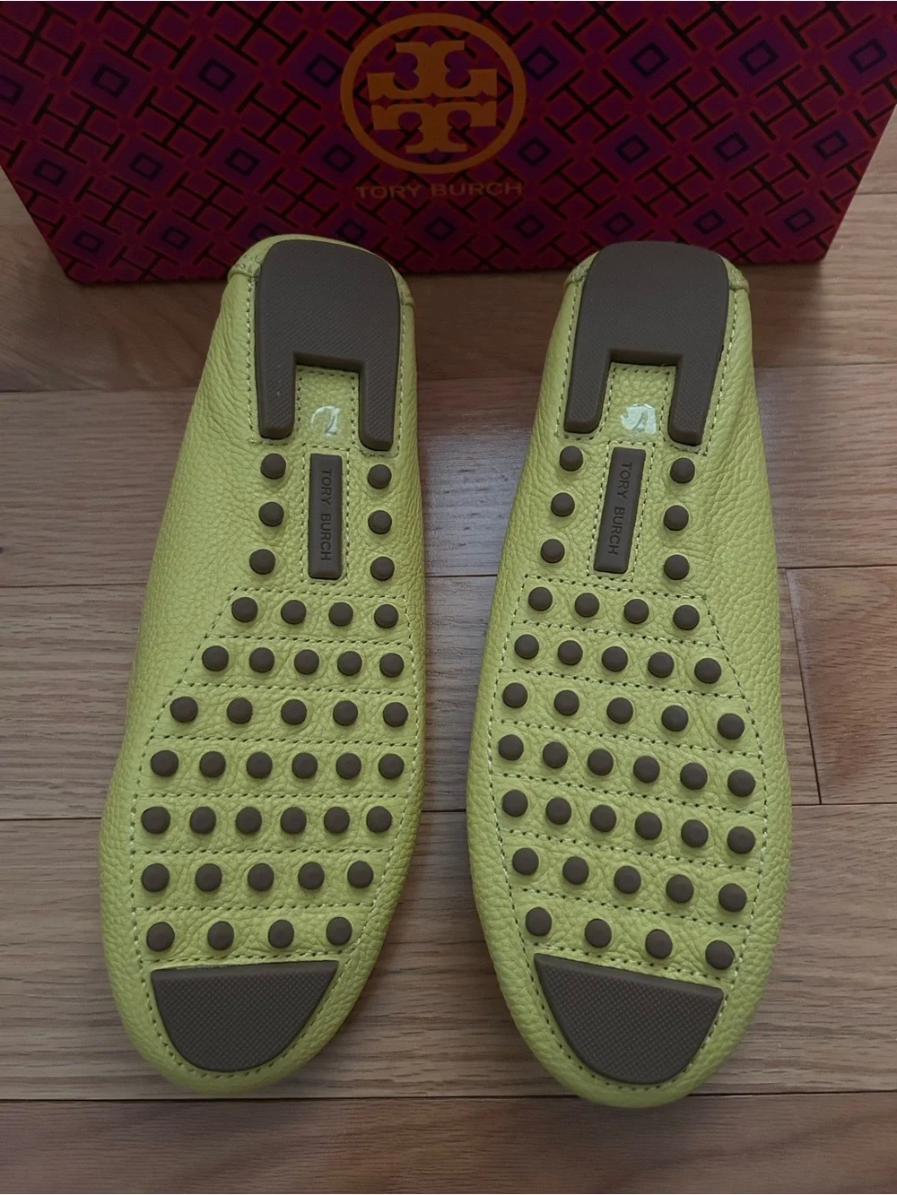 Tory Burch EVERLY DRIVER loafers - tumbled leather calendula yellow